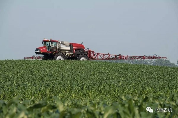 北垦农机眼中各类农机设备前五名——自走式喷药机 