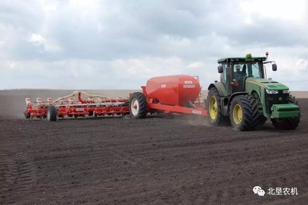 马斯奇奥新款JULIA气吹播种机将在法国SIMA农机展上亮相