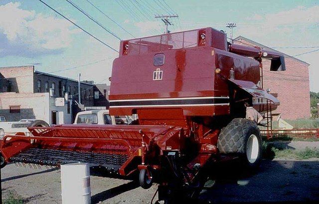 万国1482型牵引式收获机照片