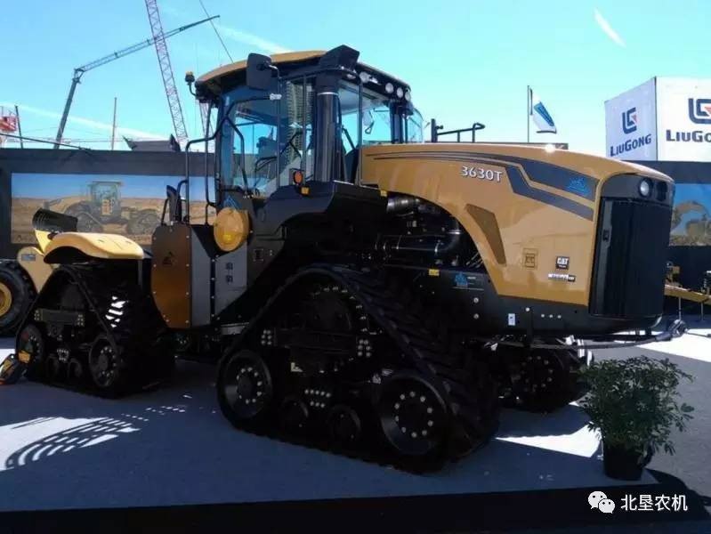 牵引平地机用折腰转向拖拉机，看涂装猜品牌一定会猜错