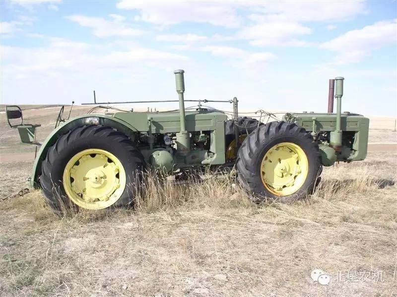 世界上第一个量产的折腰转向拖拉机——Versatile