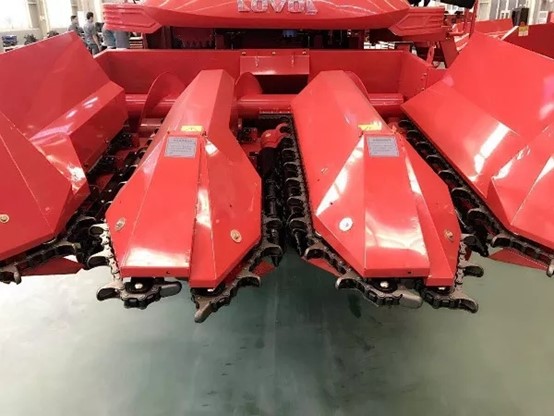 雷沃：辊式玉米机割台的调整方法