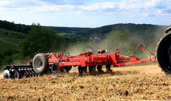 农机备春耕 四点需注意