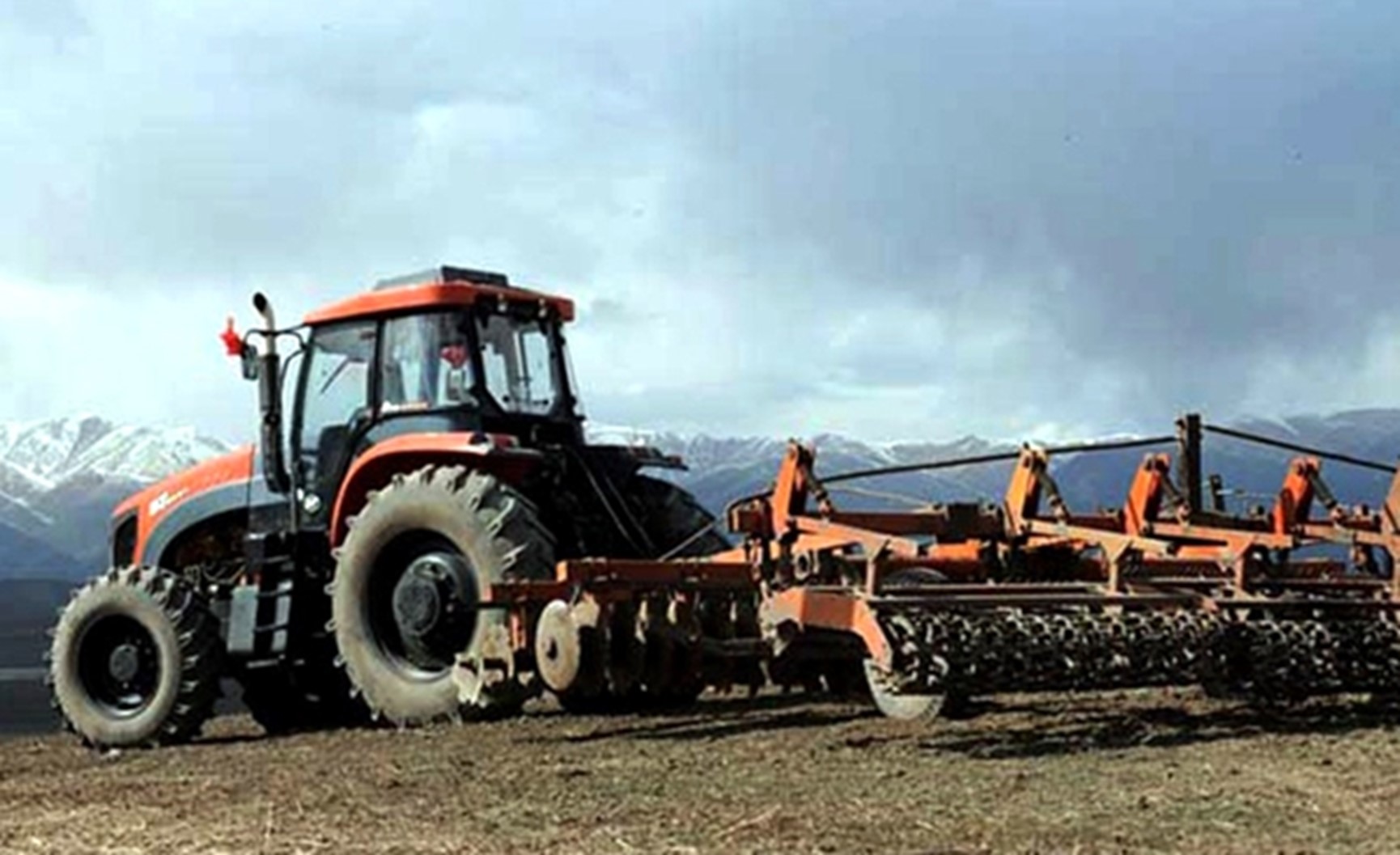 拖拉机轮胎偏磨是何故