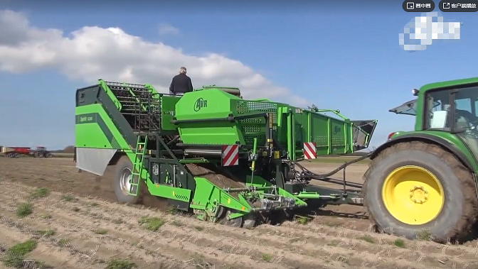 牵引式马铃薯收获机