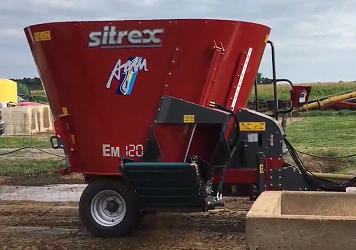 牵引式饲料搅拌车