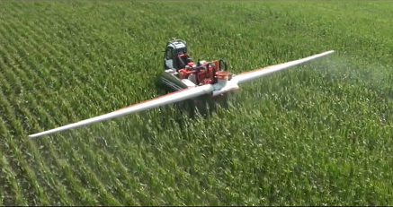 自走超高地隙喷药机