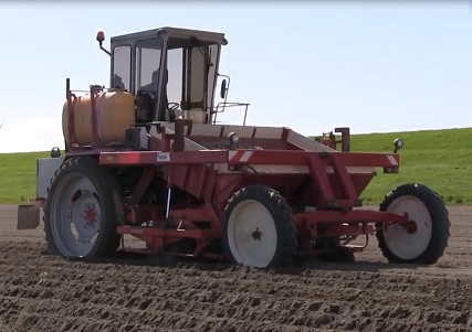 自走马铃薯播种机