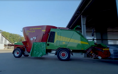 自走式饲料搅拌车