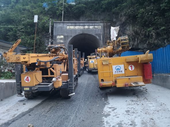 成贵铁路之最后贯通隧道—玉京山隧道