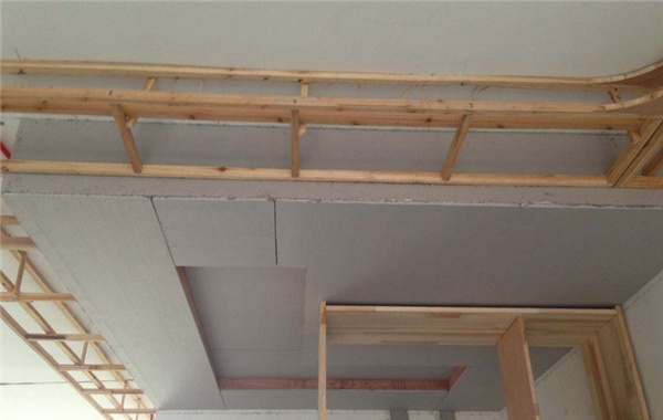 2,轻钢龙骨:木龙骨作边龙,灯槽位置用木龙骨或木工板制作