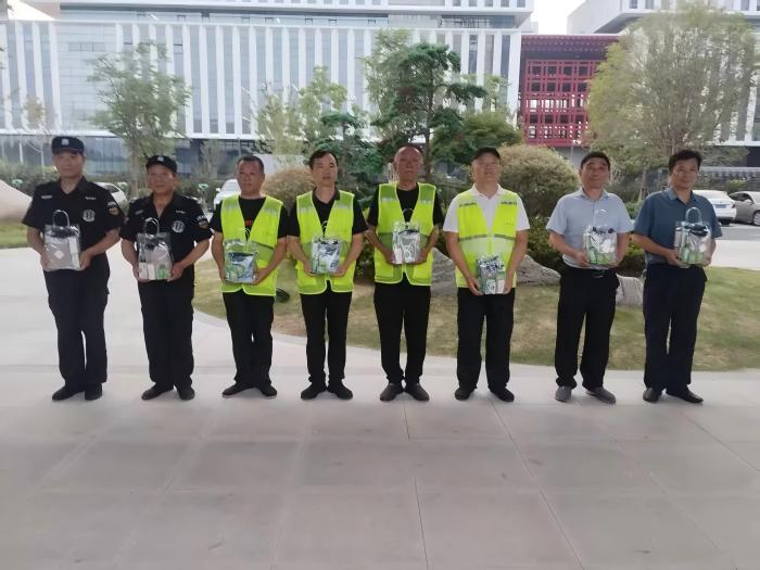 夏日送清涼，關懷沁人心