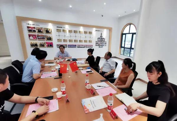 安徽省社会组织综合党委指导员万宗春莅临安徽省湖南商会调研党建工作