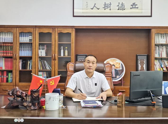 胡义有: 现任博文中学校长