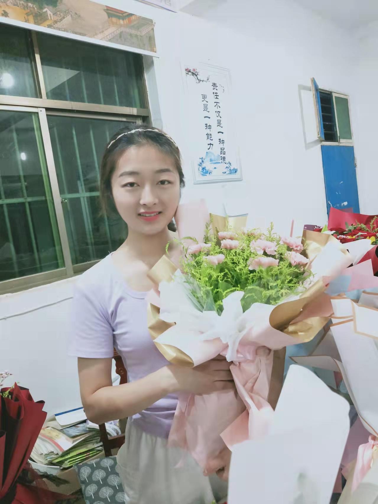 英语老师  温敏