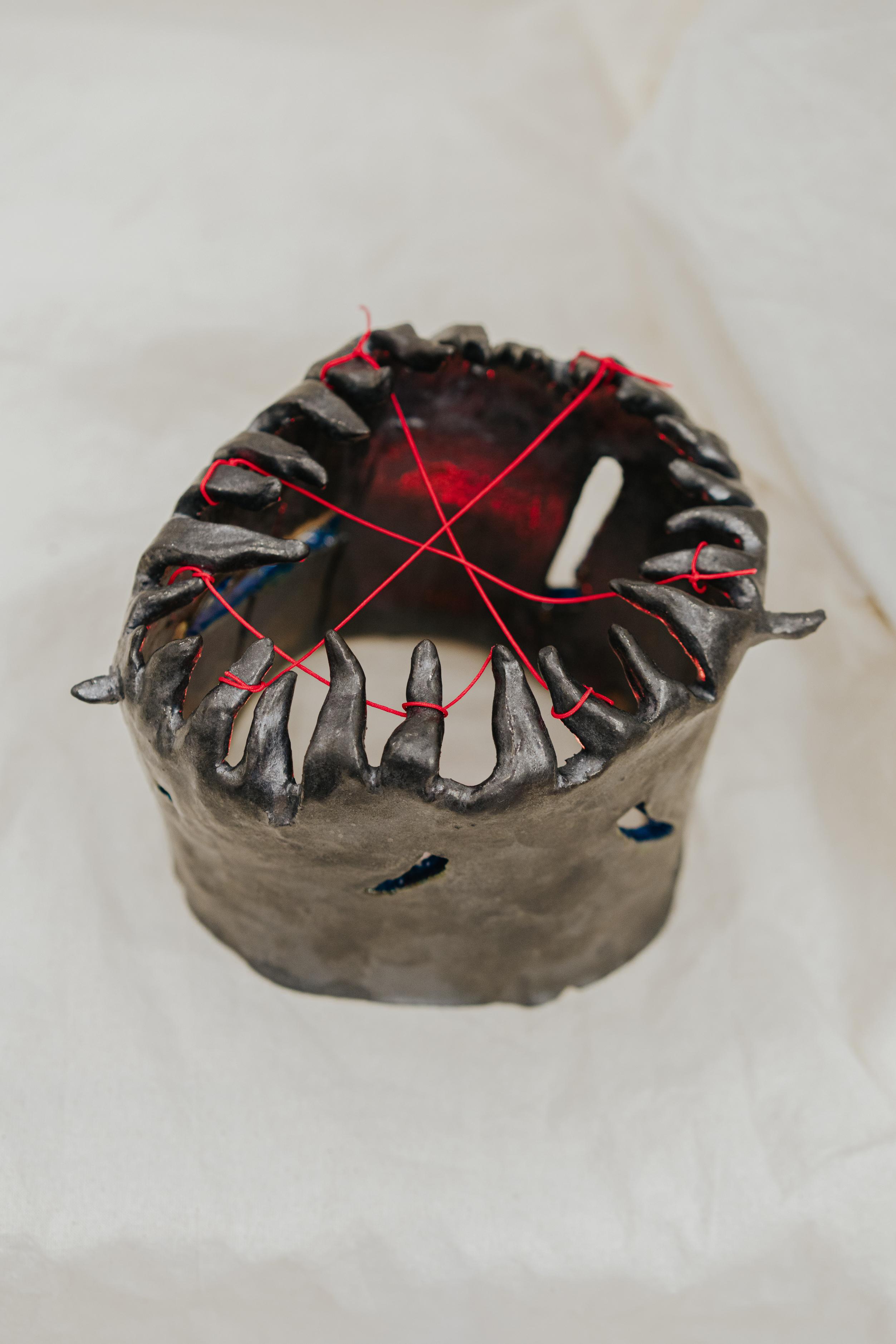 20250603102249_69345.jpg 潜(子)3 2024 陶瓷、灯 高12.7厘米 × 宽15.2厘米 × 深17.8厘米(1).jpg