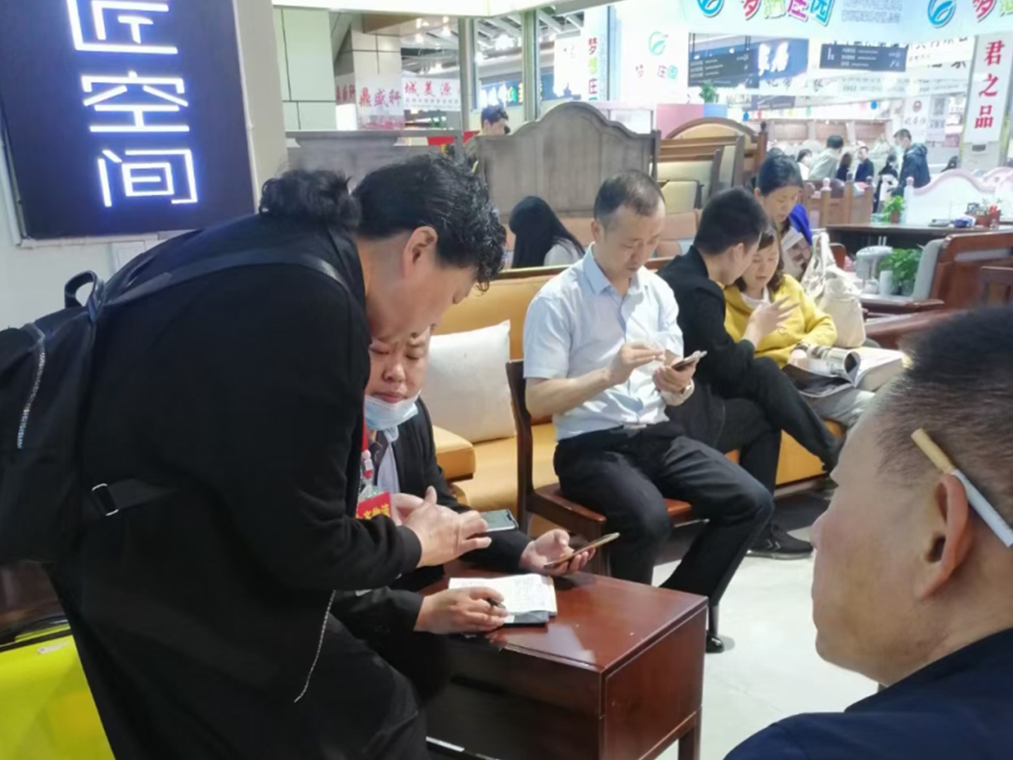 意向客户现场签订专卖