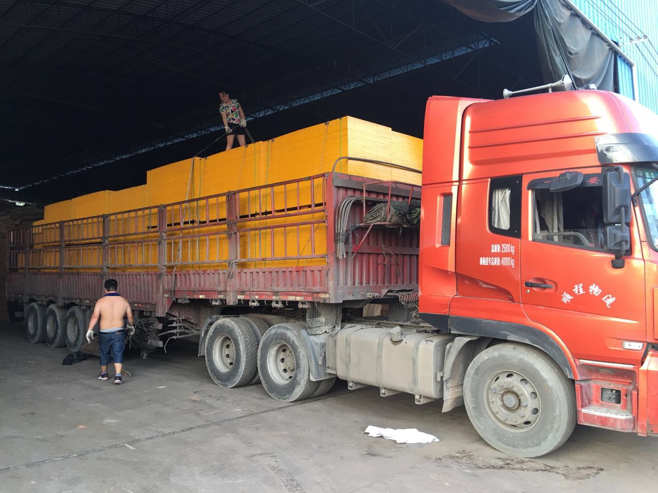 清水模板与普通模板所用材料有什么区别