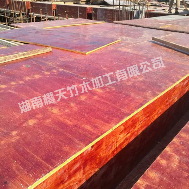 建筑模板生产厂家分享：木质建筑模板面皮厚度对板材性能有何影响？