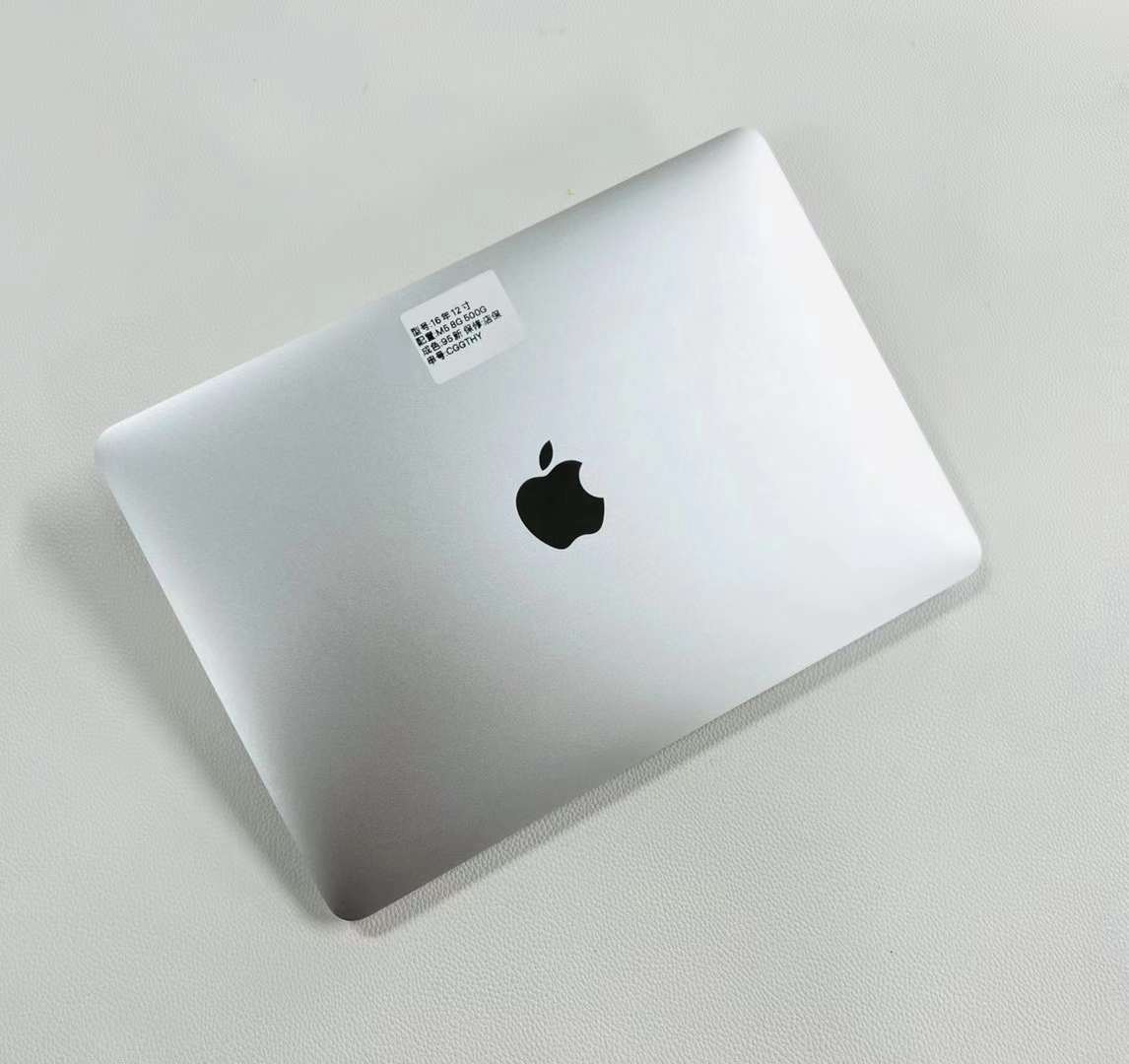 12寸MacBook 型号：MLHC2银 CPU：M5 6Y54