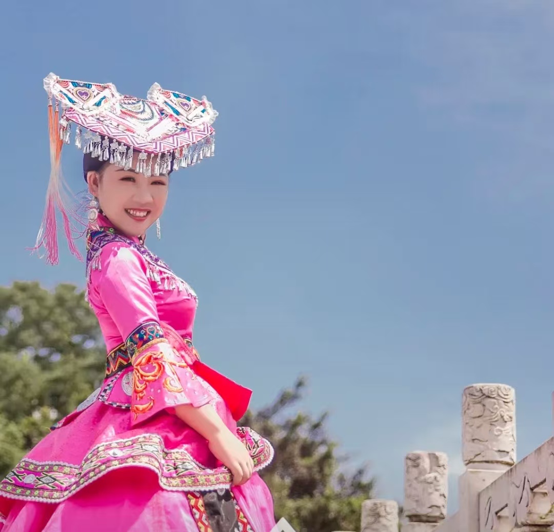 为你而歌，因“妮”精彩——民歌手钟美妮简介