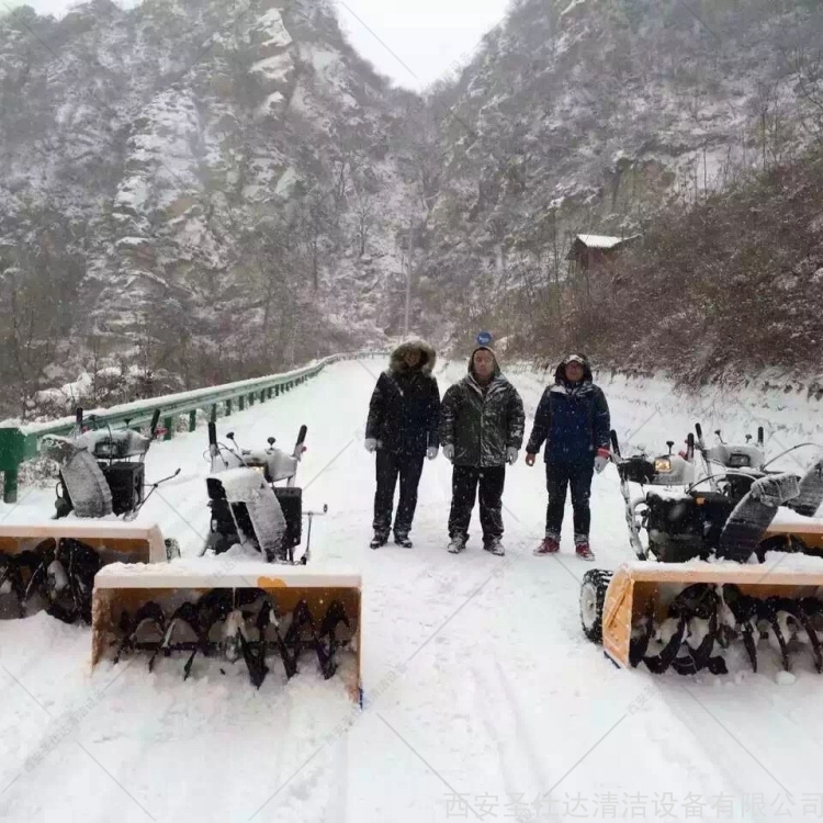 MAHA马哈MS11/1100扬雪机在渭南某景区使用现场