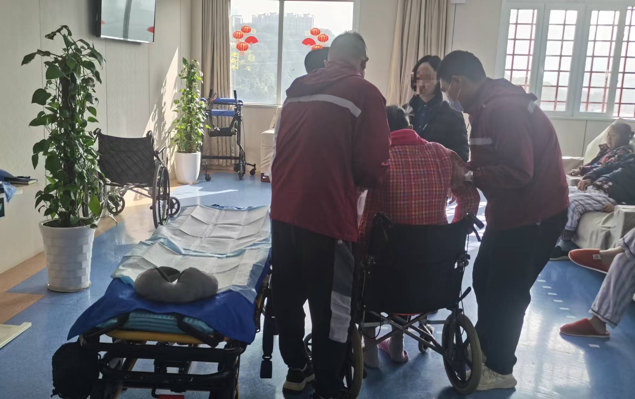 跨越千里的守護(hù) | 救助站攜手曉陸康助阿爾茨海默癥拾荒婆婆歸鄉(xiāng)