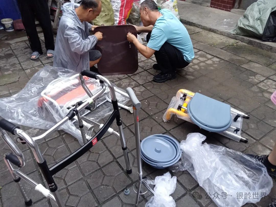 【大爱】银龄世界“适老魔法”助力许昌长葛贫困老人的幸福变身！