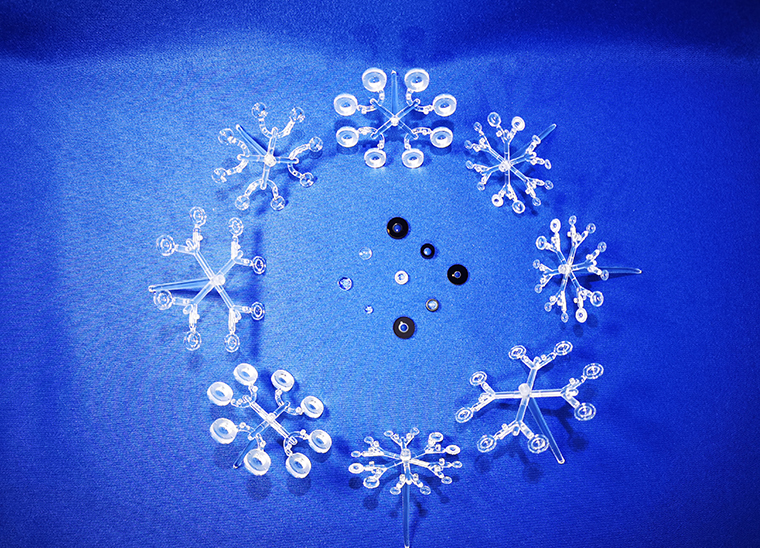 光学塑胶镜片镀膜在多个领域有着广泛的应用